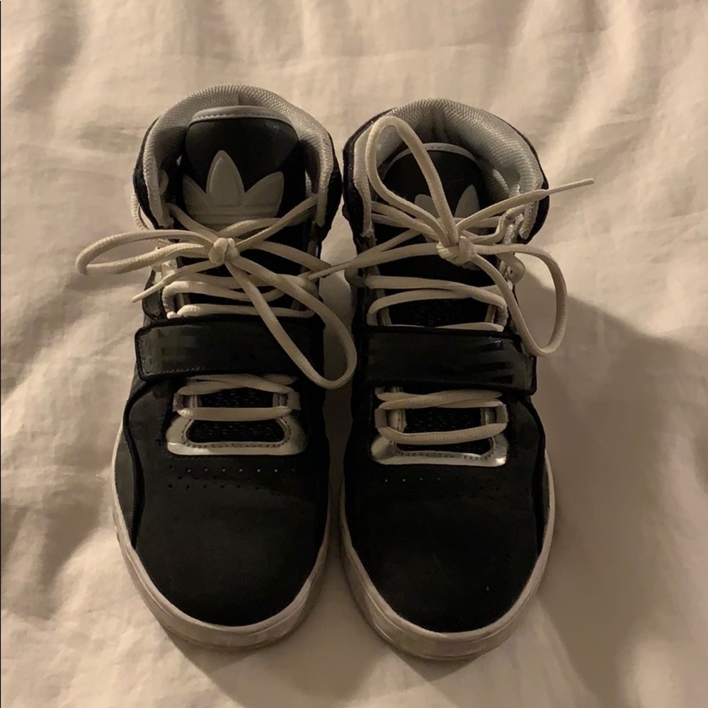Tenis shoes